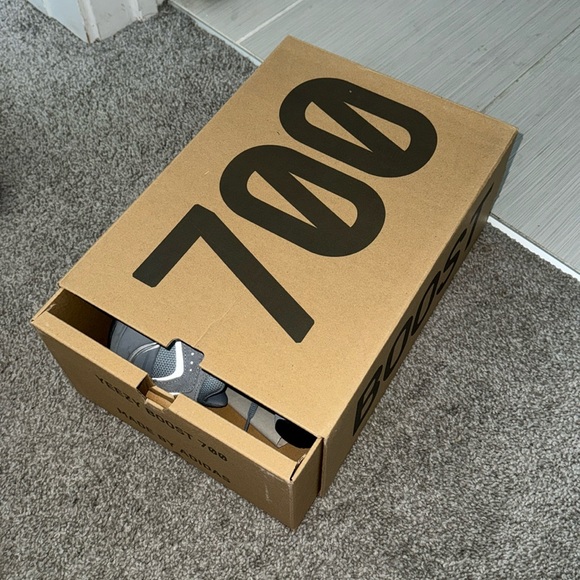 Yeezy Boost 700 V2 'Hospital Blue' - Picture 2 of 12